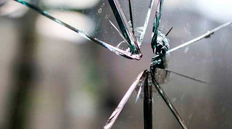 Homem quebra vidros da Câmara Municipal de Bragança Paulista