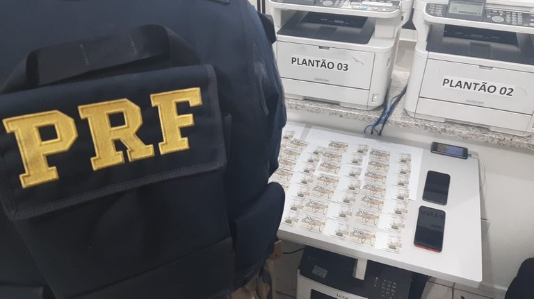 Polícia apreende 28 notas falsas de R$ 200,00 na Fernão Dias