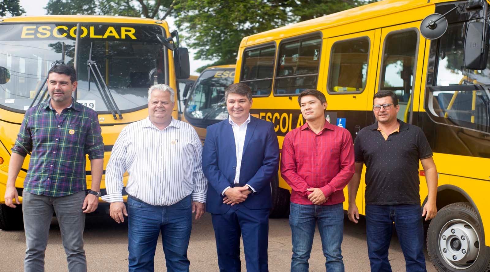 Estado entrega ônibus escolares para Joanópolis e Nazaré Paulista
