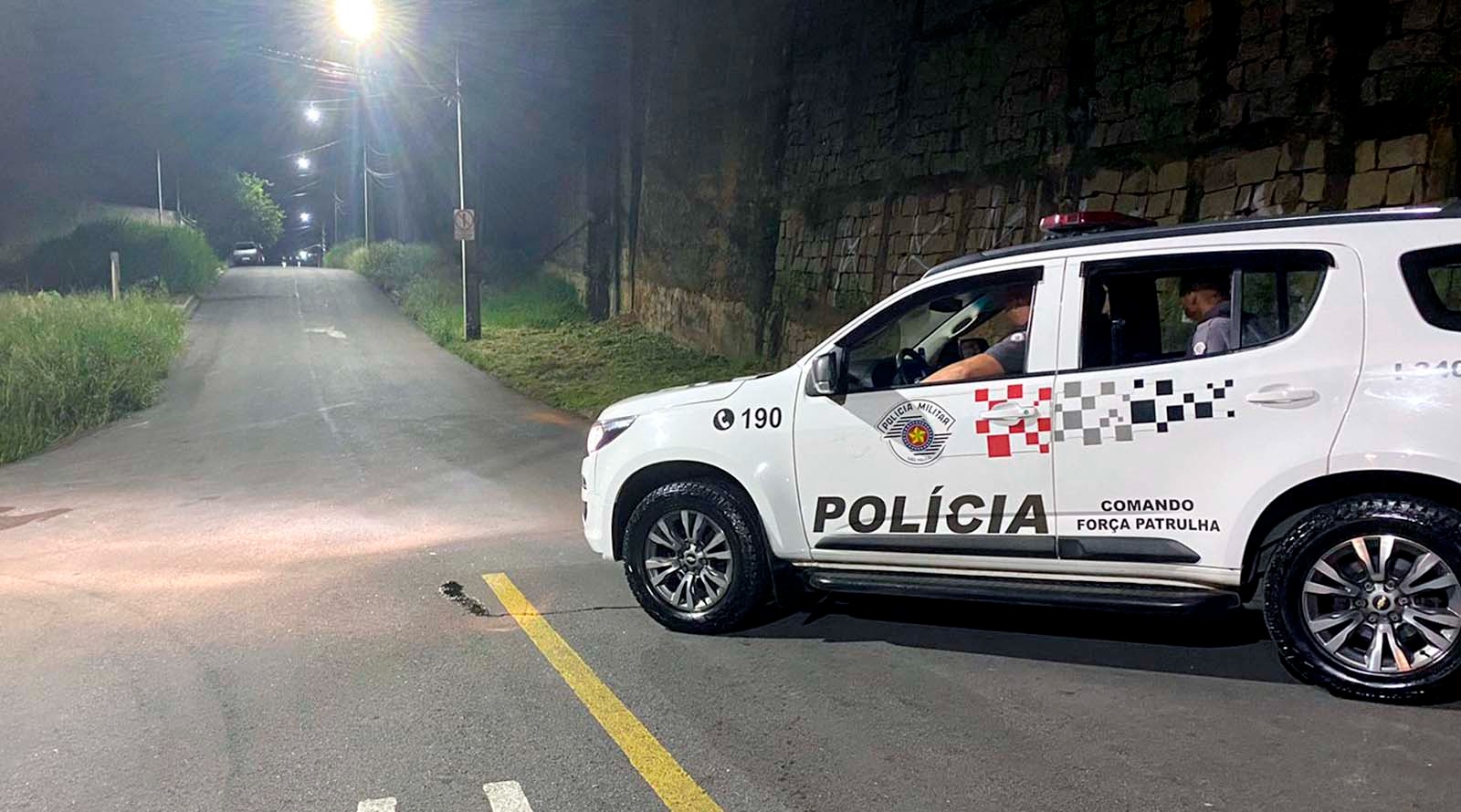 Trio rouba residência e faz vítima refém em Bragança Paulista