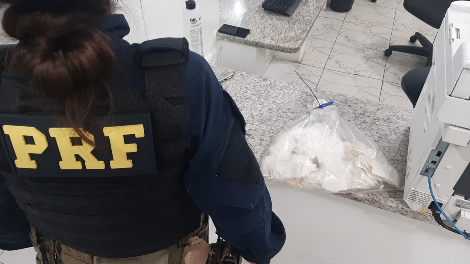 Homem é preso na Fernão Dias com 354 porções de cocaína