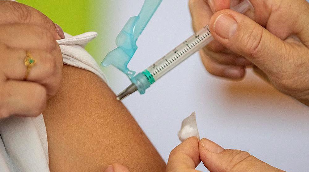 Vacinação contra COVID prossegue nas 29 Unidades de Saúde