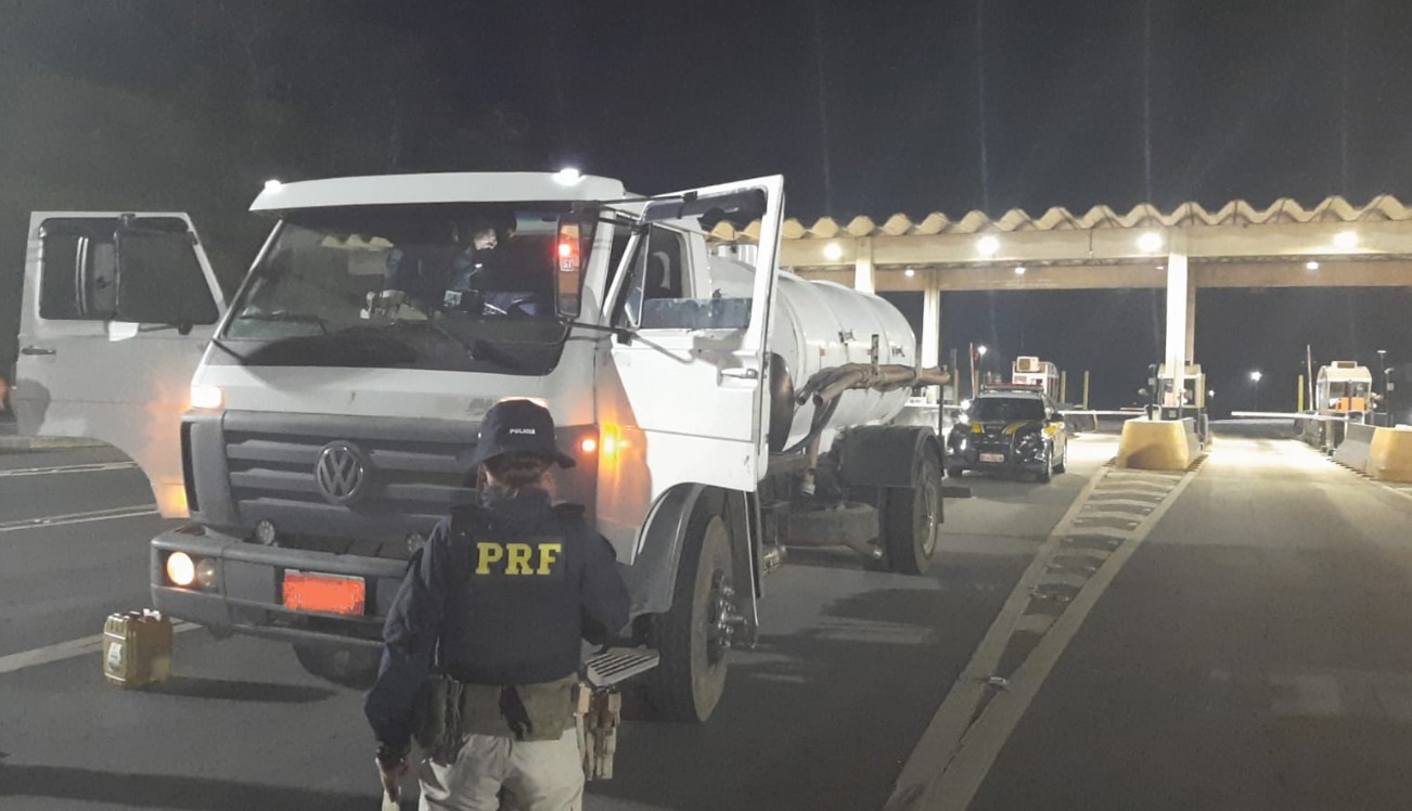 PRF recupera na Fernão Dias caminhão limpa fossa furtado