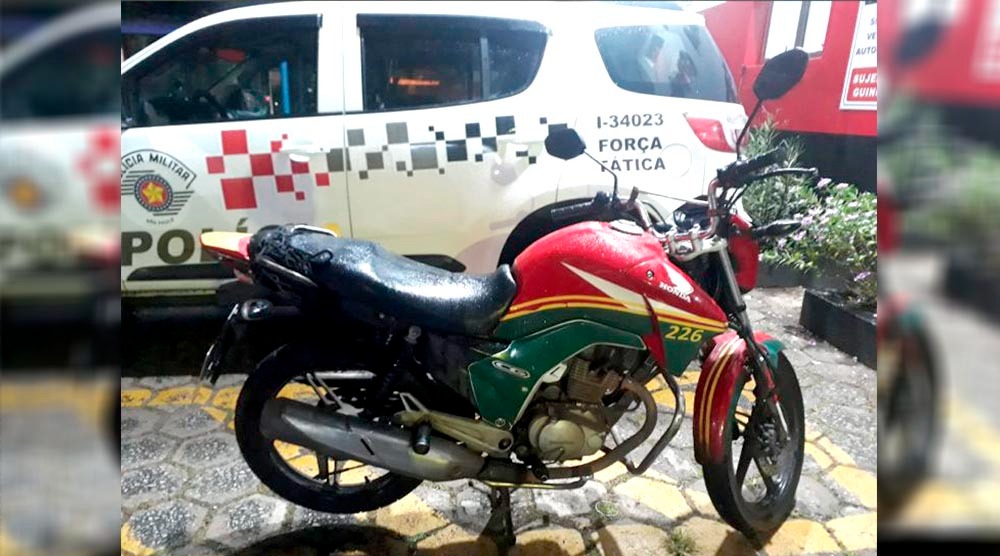 PM prende dupla com moto roubada, mas acusados são liberados