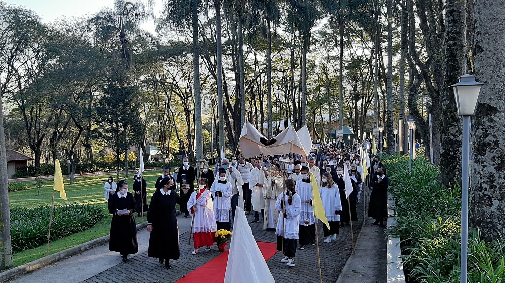 Igrejas de Bragança e Atibaia realizam missas de Corpus Christi