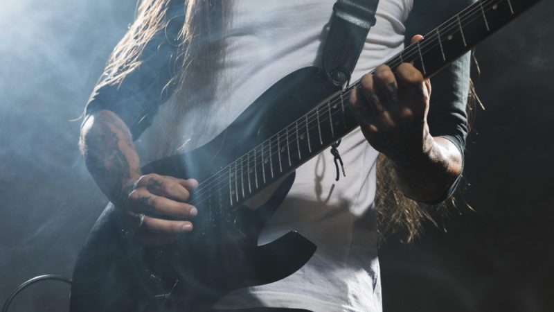 Feira Noturna celebra Dia Mundial do Rock nesta quinta