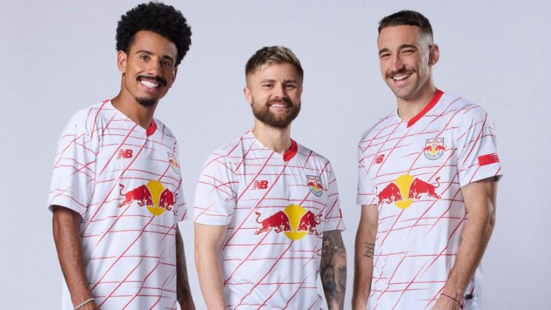 Bragantino lança nova camisa para temporada 2023