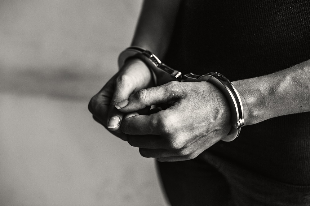 Homem é preso por ameaçar colocar fogo na residência da família