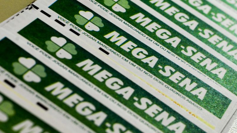 Mega-Sena acumula e sorteia R$ 70 milhões na terça