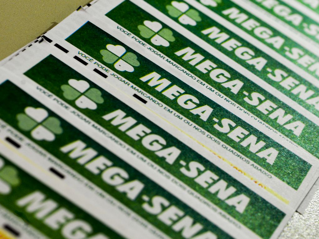 Mega-Sena acumula e sorteia R$ 70 milhões na terça