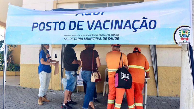 Saúde intensifica vacinação da gripe e bivalente no Mercado Municipal