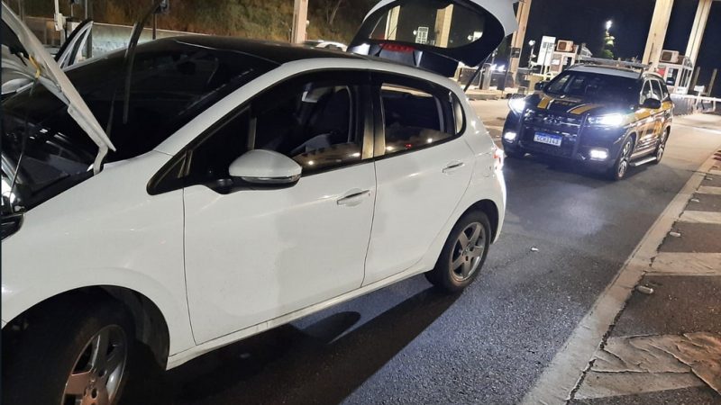 PRF prende homem na Fernão Dias com veículo roubado