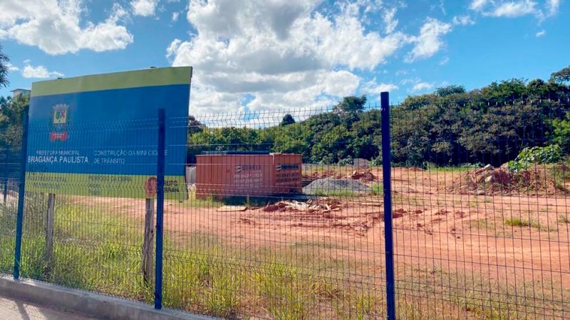 Obras atrasadas: vereador cobra multas para empreiteiras