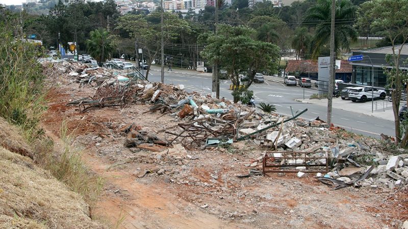 Concluída demolição do prédio da antiga Unimed