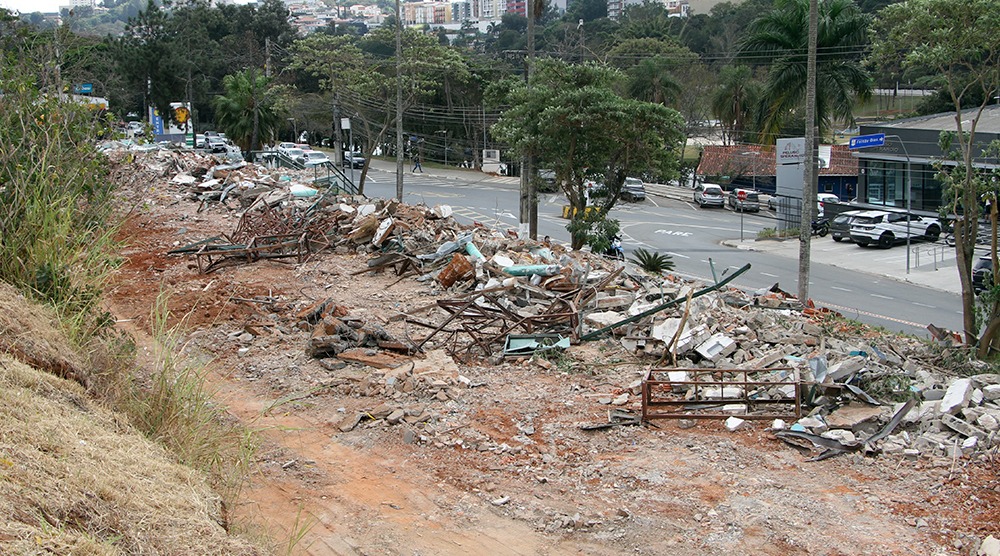 Concluída demolição do prédio da antiga Unimed