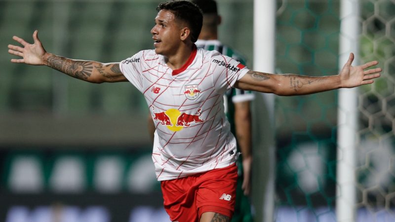 Bragantino vence o América-MG por 2 a 0 e Cleiton defende pênalti