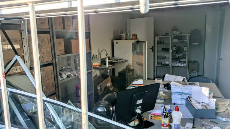 Vândalos reviram e detonam farmácia do CAPS em Bragança