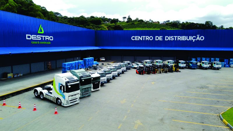 Destro Casa e Construção contrata ajudante e motorista