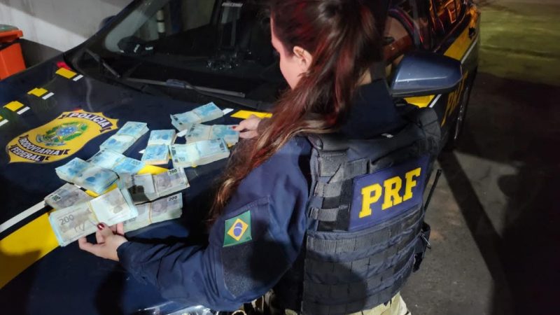 PRF apreende mais de R$ 110 mil na Rodovia Fernão Dias