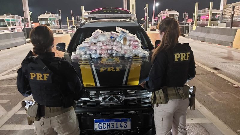 PRF apreende 35 kg de drogas na Fernão Dias