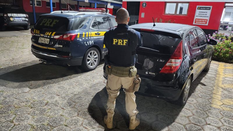 Carro furtado há 7 anos é recuperado na Fernão Dias