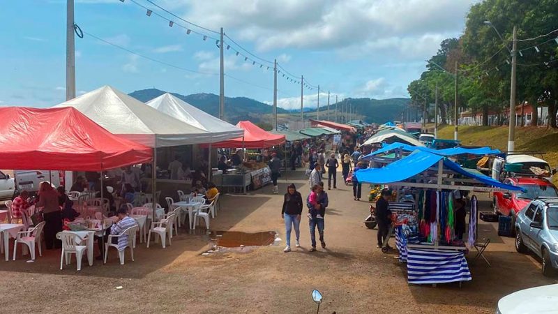 Feira Noturna de hoje acontece na Rua de Eventos e tem show