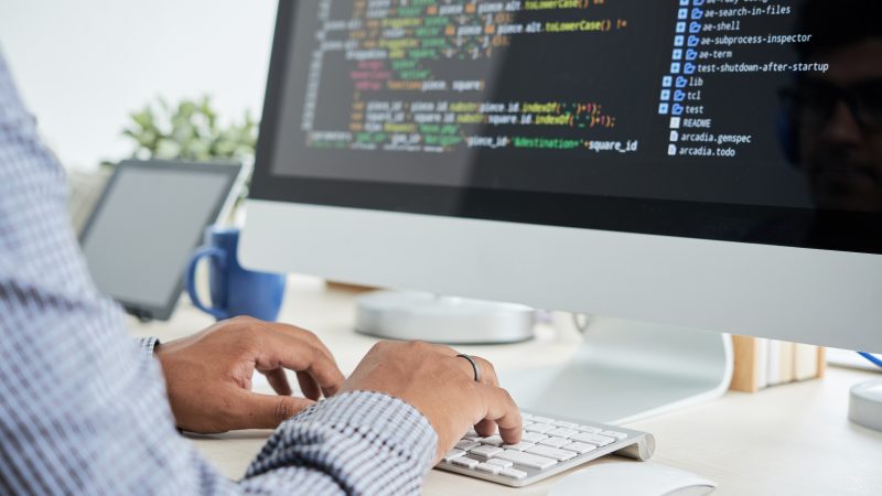 Empresa contrata estagiário em Programação WEB (PHP/Node.js)