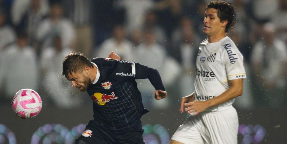 Bragantino vence o Santos e segue na vice-liderança do Brasileirão