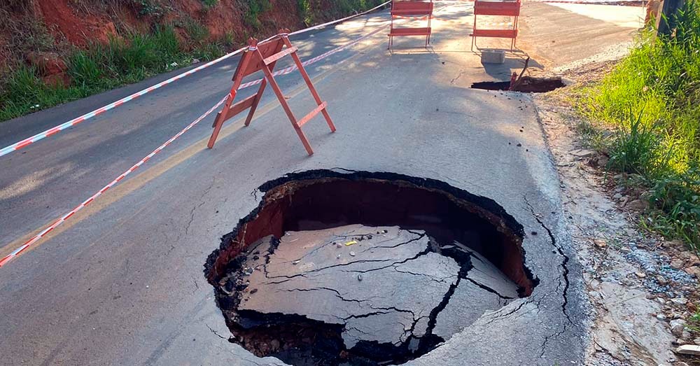 Crateras interditam parcialmente estrada rural em Bragança