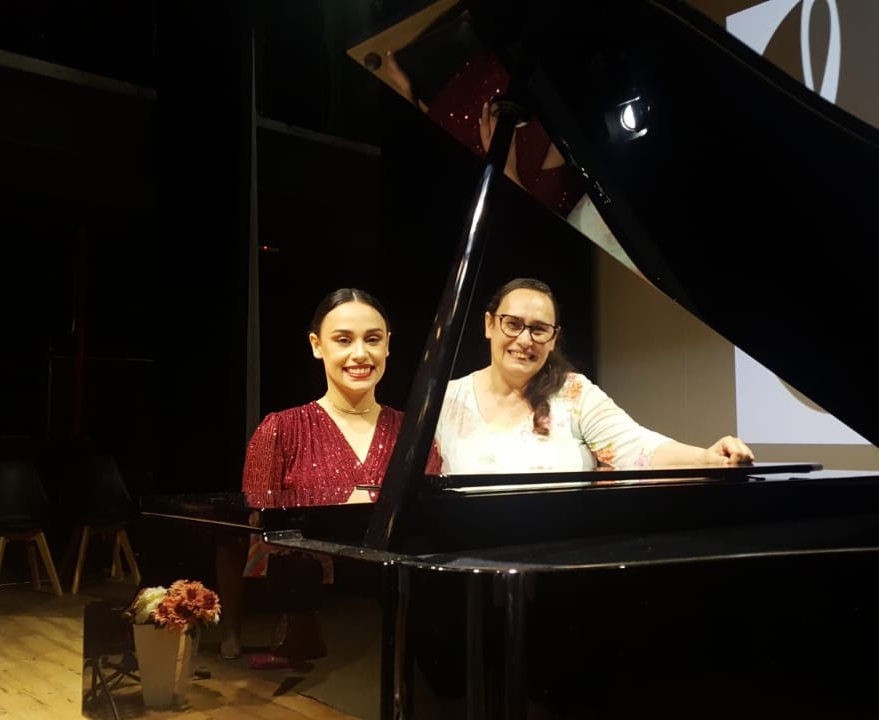 Teatro Carlos Gomes recebe recital de piano infanto-juvenil