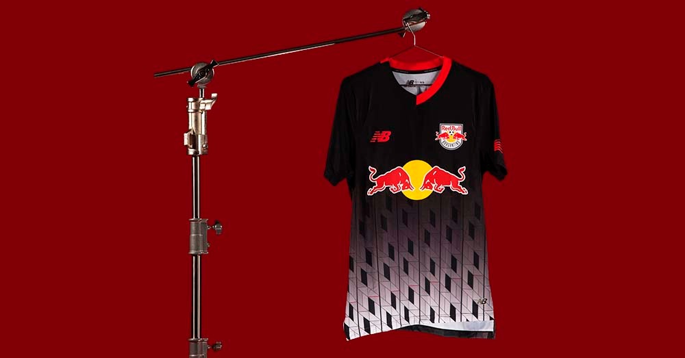 Red Bull Bragantino lança nova camisa carijó