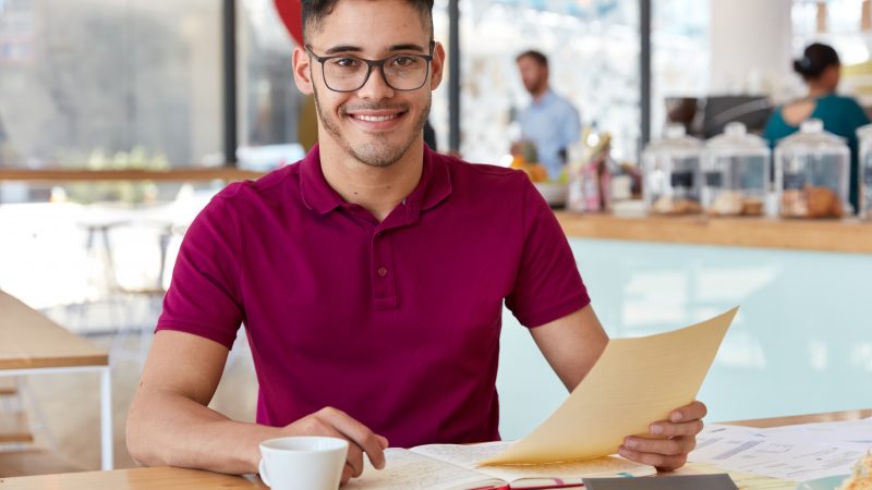 Empresa do ramo de soluções financeira contrata estagiários