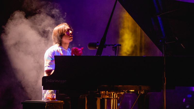 Felipe Montanaro faz apresentação de piano em Bragança
