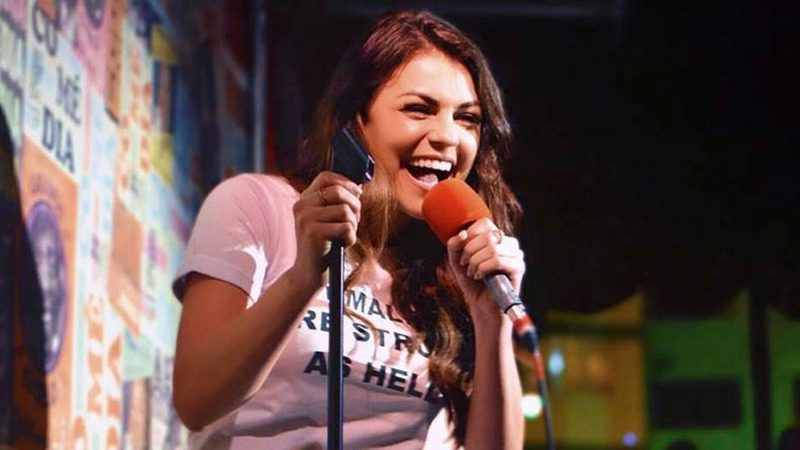 Bruna Louise volta a Bragança Paulista com seu stand up comedy