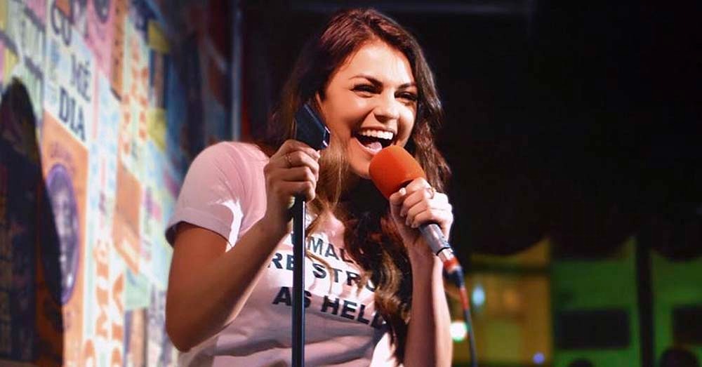 Bruna Louise volta a Bragança Paulista com seu stand up comedy