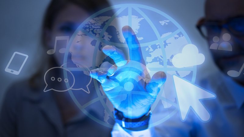 O poder transformador da tecnologia no mundo online: Inovação e conexão