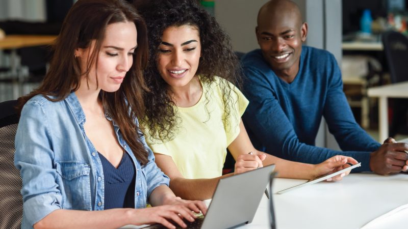 Realize contrata estagiários a partir de 16 anos