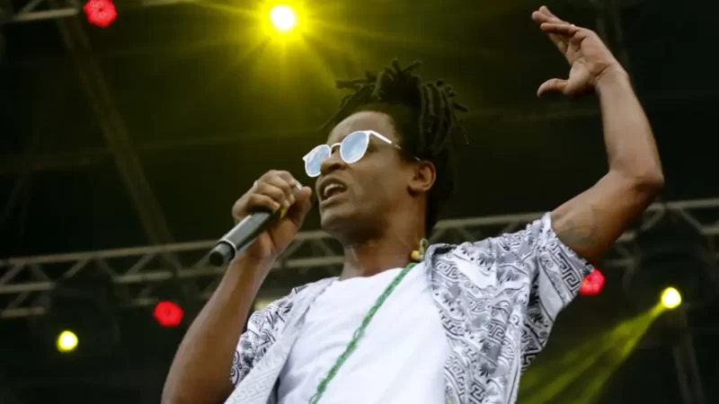 Toni Garrido faz show em Atibaia neste sábado