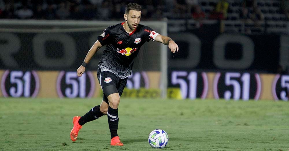 Bragantino Vence Coritiba Com Gol Do Zagueiro Léo Ortiz | Jornal ...