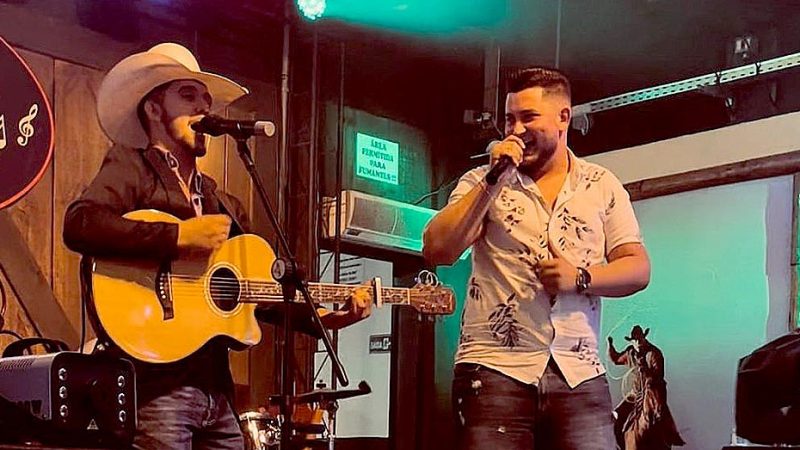 Dupla Higor e Lucas se apresenta hoje na Feira Noturna