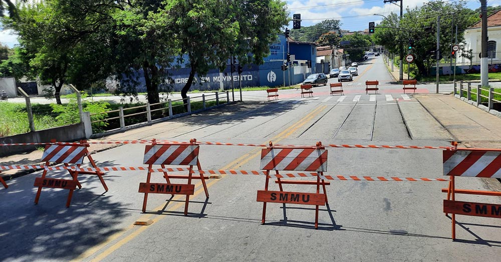 Ponte da Rua Peru é interditada para o tráfego no Matadouro