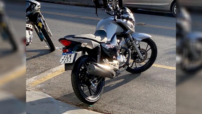Motocicleta é furtada em estacionamento de farmácia