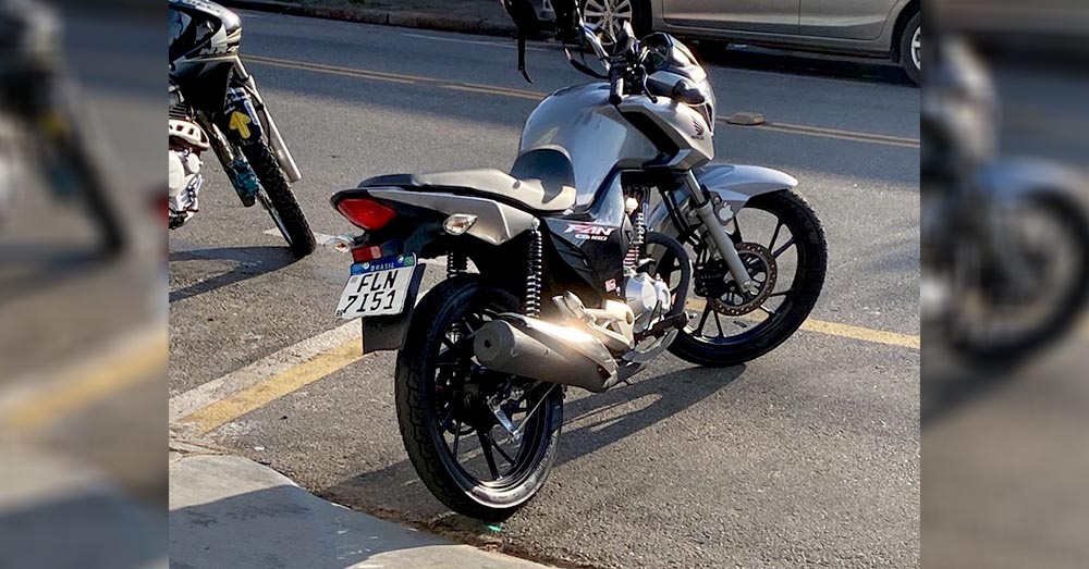 Motocicleta é furtada em estacionamento de farmácia