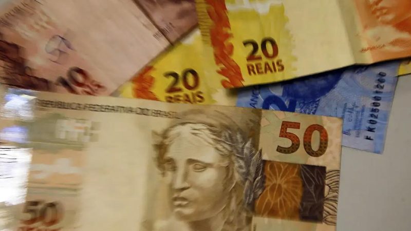 Salário-mínimo será reajustado para R$ 1.412