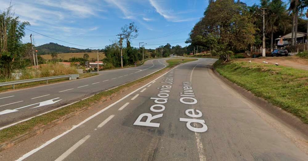 Acidente entre moto e ônibus deixa dois feridos em Bragança