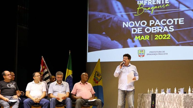 Prefeito Amauri inicia 2024 com mais de 30 obras atrasadas