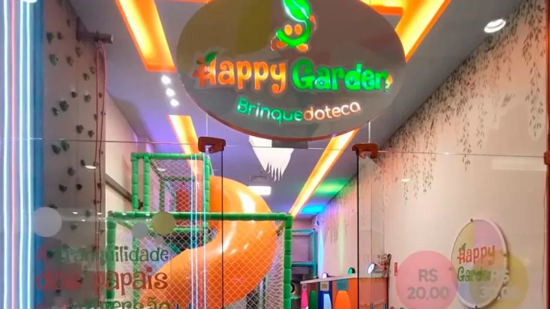 Brinquedoteca e buffet contratam recreadora infantil