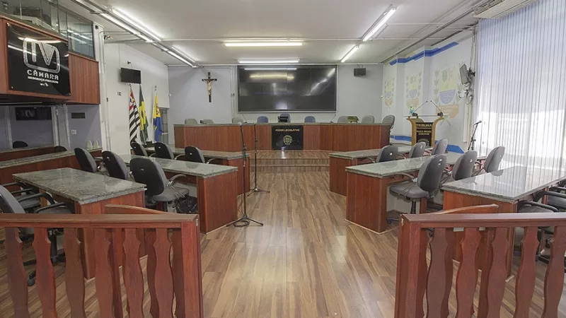 Mais de 50% dos vereadores trocam de partido em Bragança