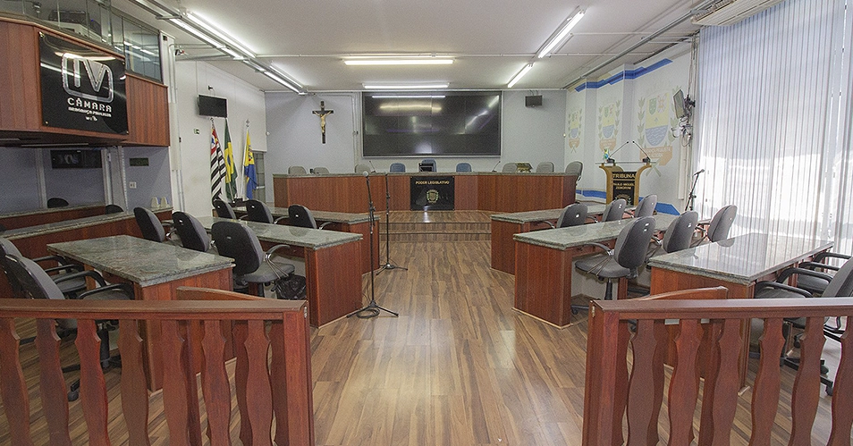 Mais de 50% dos vereadores trocam de partido em Bragança