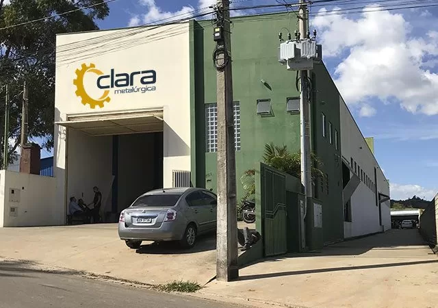 Metalúrgica Clara contrata Torneiro Mecânico